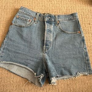 Levi’s womens rib cage shorts size 27 in tango Stonewash